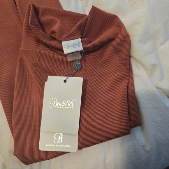 New Bombshell Sportswear Refined Ribbed Leggings NWT - M - Picture 7 of 7